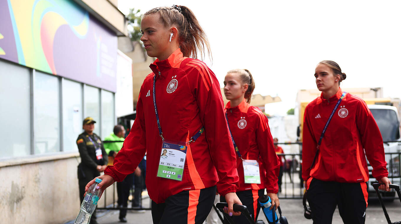 Miriam Hils (l.) nach ihrem Assist beim 3:1 im WM-Duell mit Nigeria: "Ein tolles Gefühl" © FIFA/Getty Images