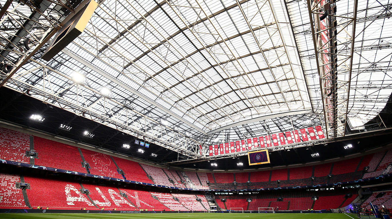 Herbstliches Wetter in Amsterdam: Das Dach in der Arena bleibt geschlossen © imago