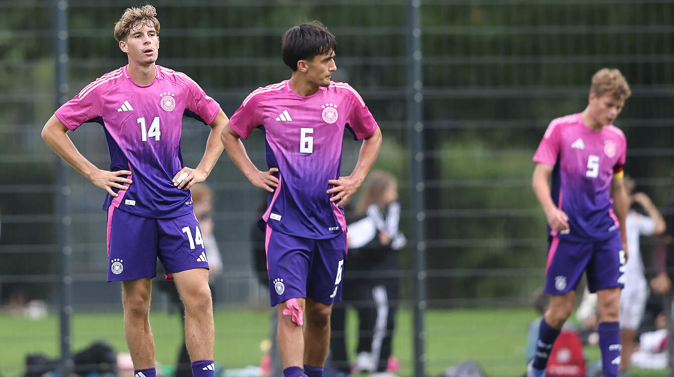 Enttäuschte Gesichter nach der Niederlage: Die U 17 verliert gegen England © Getty Images