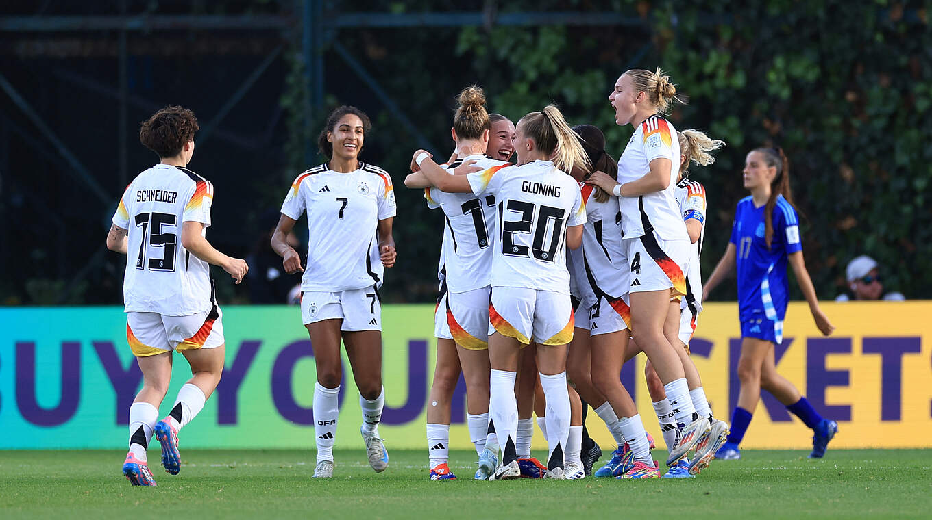 Jubel über den klaren Erfolg: Die U 20-Frauen setzen sich gegen Argentinien durch © FIFA/Getty Images