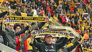 17.151 Mitglieder beim Tabellenführer zum 63. Vereinsgeburtstag: SG Dynamo Dresden © 2016 Getty Images