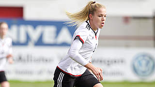 Stürmt kommende Saison für Leverkusen: U 20-Nationalspielerin Nina Ehegötz © 2016 Getty Images