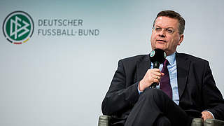 Nimmt an einer Podiumsdiskussion in Paris teil: DFB-Präsident Reinhard Grindel © 2016 Getty Images