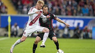 Draw in relegation play-off: Nürnberg's Kerk against Eintracht's Huszti  © GettyImages