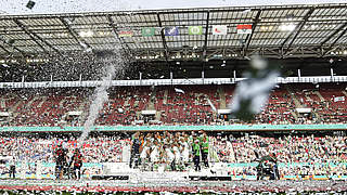 16.500 Zuschaue in Köln und 1,5 Millionen an den TV-Schirmen: das Frauen-Pokalfinale © 2016 Getty Images