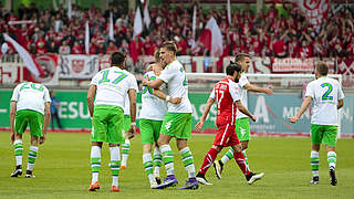 Jubel in Wolfsburg: Die U 23 legt im Playoff-Duell mit Regensburg vor © foto2press.de
