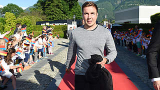 Von den Fans gefeiert: Götze und Co. freuen sich auf den Kinderbesuch beim Training © GES/Markus Gilliar