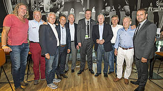 DFB-Präsident Grindel (Mitte) zu Besuch beim der Club der Nationalspieler © 2016 Getty Images