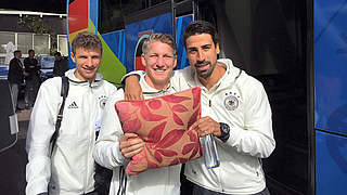 Müller, Schweinsteiger and Khedira made sure they were comfortable for the trip to Paris © DFB