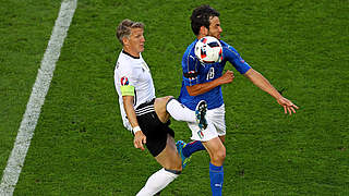 17. Einsatz bei einer EM: Bastian Schweinsteiger (l.) gegen Italien © 2016 Getty Images