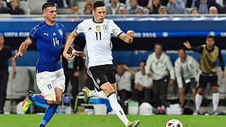 Draxler (l.) liebt das Eins-gegen-Eins: 