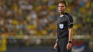 Leitet das Topspiel im Borussia-Park: FIFA-Referee Dr. Felix Brych © 2016 Getty Images