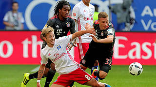 Setzt späten K.o. gegen Hamburg: Joshua Kimmich (r.) © imago/Michael Schwarz