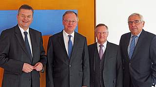 Gemeinsames Treffen in Hannover: Grindel, Weil, Rothmund und Distelrath (v.l.) © NFV