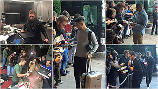 Autogramme zur Ankunft: Die deutschen Nationalspieler beim Treffen in Hamburg © DFB