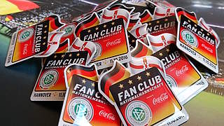 Pins, Pins, Pins: In Hannover sind die Sammlerstücke im Fan Club-Zelt erhältlich. © Fan Club
