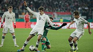 Duell im Dezember 2013: Der FC Bayern gewinnt mit 2:0 gegen den FC Augsburg © 2013 Getty Images