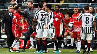 Wegen eines unsportlichen Verhaltens für ein Spiel gesperrt: Bayerns Tom Starke © 2016 Getty Images