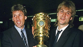 Der letzte große Titel für den HSV: Dietmar Beiersdorfer (r.) und Manni Kaltz 1987 © 1987 Getty Images