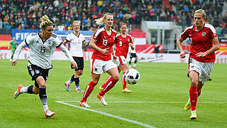 Aktivposten beim 4:2 im Premierenspiel gegen Österreich: Svenja Huth (l.) aus Potsdam © imago/foto2press
