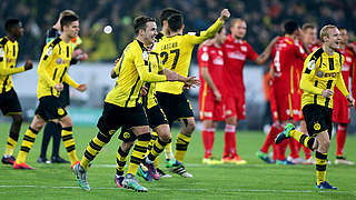Erlösung vom Elfmeterpunkt: Borussia Dortmund zieht ins Achtelfinale ein © 2016 Getty Images