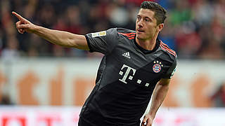 Bleibt bis mindestens 2012 beim FC Bayern München: Torjäger Robert Lewandowski © AFP/Getty Images