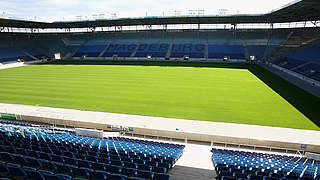 Bleiben beim Drittligaheimspiel gegen Halle leer: die Tribünen in der Magdeburger Arena © 2008 Getty Images