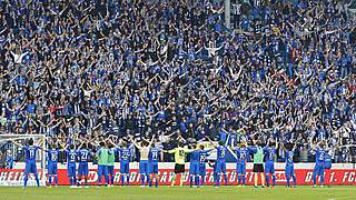 Siegesfeier mit Fans wieder möglich: Magedeburg gegen Halle vor Zuschauern © 2016 Getty Images