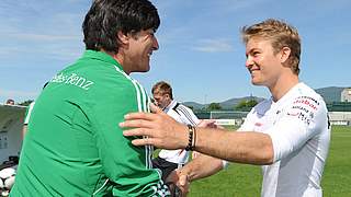 Von Weltmeister zu Weltmeister: Das DFB-Team gratuliert Nico Rosberg © Getty Images