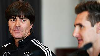 Seit November Trainee bei Bundestrainer Joachim Löw: Miroslav Klose (r.) © Getty Images