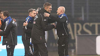 Zweites Spiel, zweiter Sieg: Paderborn unter dem neuen Trainer Stefan Emmerling (r.) © imago/osnapix