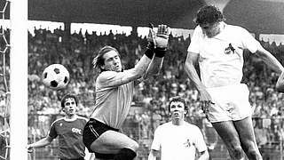 14 Tore in der DFB-Pokalsaison 1976/1977: Kölns Dieter Müller (r.) wird Rekordschütze © imago sportfotodienst
