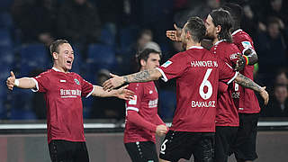 Freude über das Führungstor: Uffe Bech (l.) bejubelt mit seinen Teamkollegen das 1:0 © 2017 Getty Images