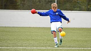 Torschusstraining: Faszinierende, spannende und einfache Aufgabenstellungen für Bambini © philippka