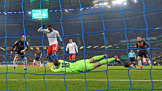 Gideon Jung puts HSV 1-0 up in the fifth minute.  © imago/Nordphoto