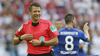 Leitet sein neuntes Spiel in der Bundesliga: DFB-Referee Patrick Ittrich aus Hamburg © 2016 Getty Images