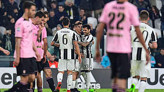 Turin bejubelt Paulo Dybalas Treffer zum 2:0: Sami Khedira (Nr. 6) © AFP/Getty Images