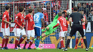 Zum 100. Mal im Bayern-Trikot ohne Liga-Gegentor: Manuel Neuer (grün) © imago/Jan Huebner