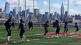 Schöner Ausblick: Die DFB-Frauen beim Abschlusstraining in New Jersey © DFB