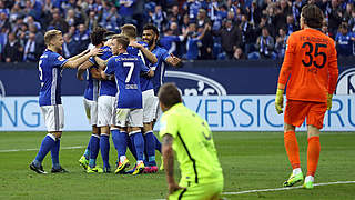 Schalker Jubel: die Winterzugänge treffen beim 3:0 gegen Augsburg © 2017 Getty Images