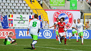 1:2 in der Bundesliga, nun das nächste Duell im Pokal: Däbritz und Bayern gegen VfL © imago