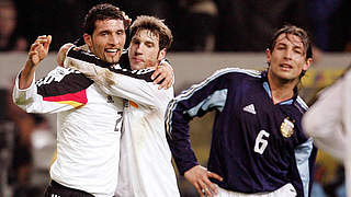 52 Länderspiele und 19 Tore für Deutschland: Kuranyi (l.) mit Frings vs. Argentinien © Getty Images