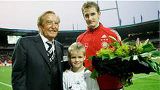 Manuel Heil (m.) und Miroslav Klose wurden von Gerhard Mayer-Vorfelder geehrt © 