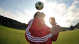 Wie verbessere ich mein Kopfballspiel? Tipps beim neuen Spielerportal auf FUSSBALL.DE. © Bongarts/GettyImages