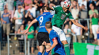 Enges Match an der Saar: Saarbrückens Taylor (l.) gegen Noll im Luftduell © 2014 Getty Images