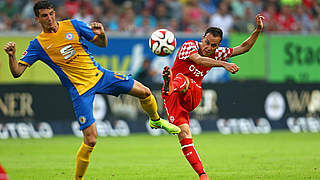 Schlenzer in den Winkel: Liendl (r.) von Fortuna Düsseldorf macht das 1:0 © Bongarts/Getty Images