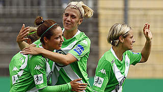 Start mit einem Sieg: Jubel beim VfL Wolfsburg © 2014 Getty Images