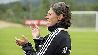 Testet in England: U 17-Trainerin Anouschka Bernhard © 2014 Getty Images