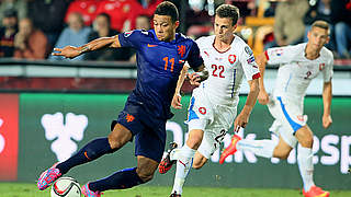 Niederlage zum Auftakt der Qualifikation: die Niederlande und Memphis Depay (l.) © AFP