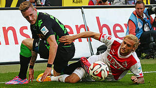 Viel Leidenschaft im Derby: Hahn (l.) gegen Kölns Risse © 2014 Getty Images